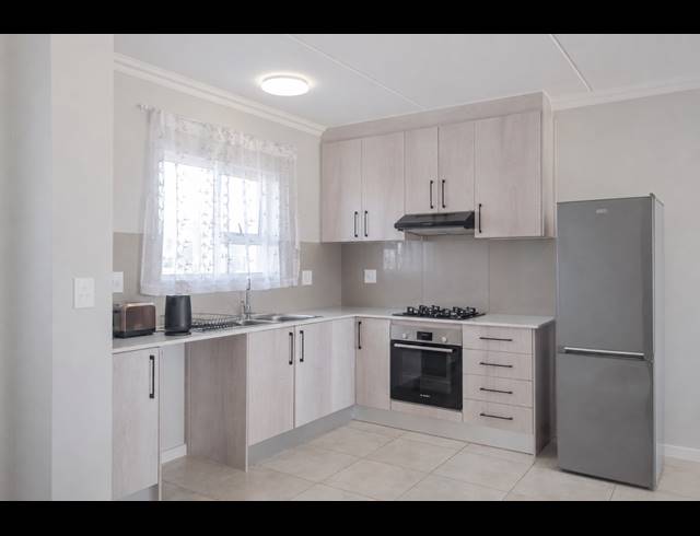 3 BEDROOM TOWNHOUSE TO LET IN SUNNINGDALE